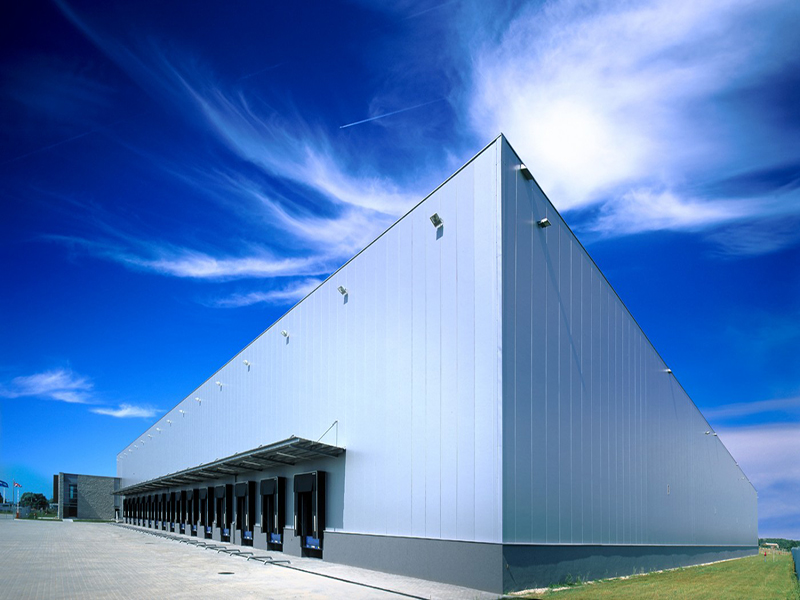 Hala produkcyjna z budynkiem biurowym